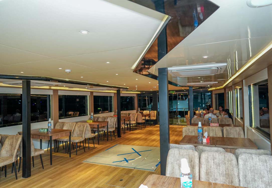 Luxury Romantic Cruise Under Dubai’s Golden Sky