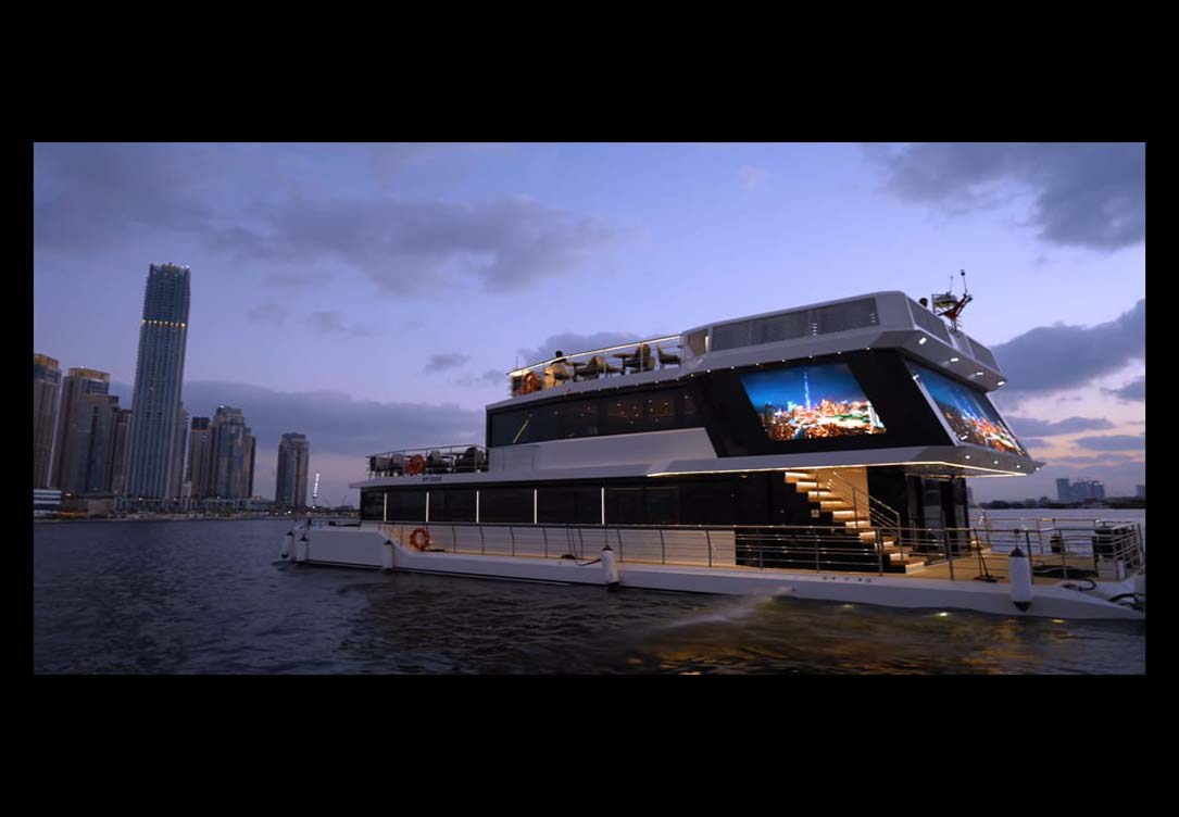 Luxury Romantic Cruise Under Dubai’s Golden Sky